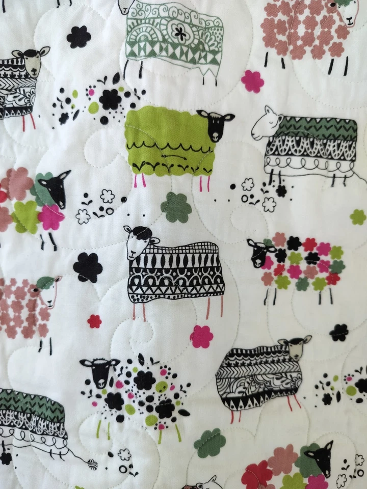 Nuevo edredón/manta para bebé/cuna; negro, verde y rosa; diseño de cordero/oveja Foto 3 de 4