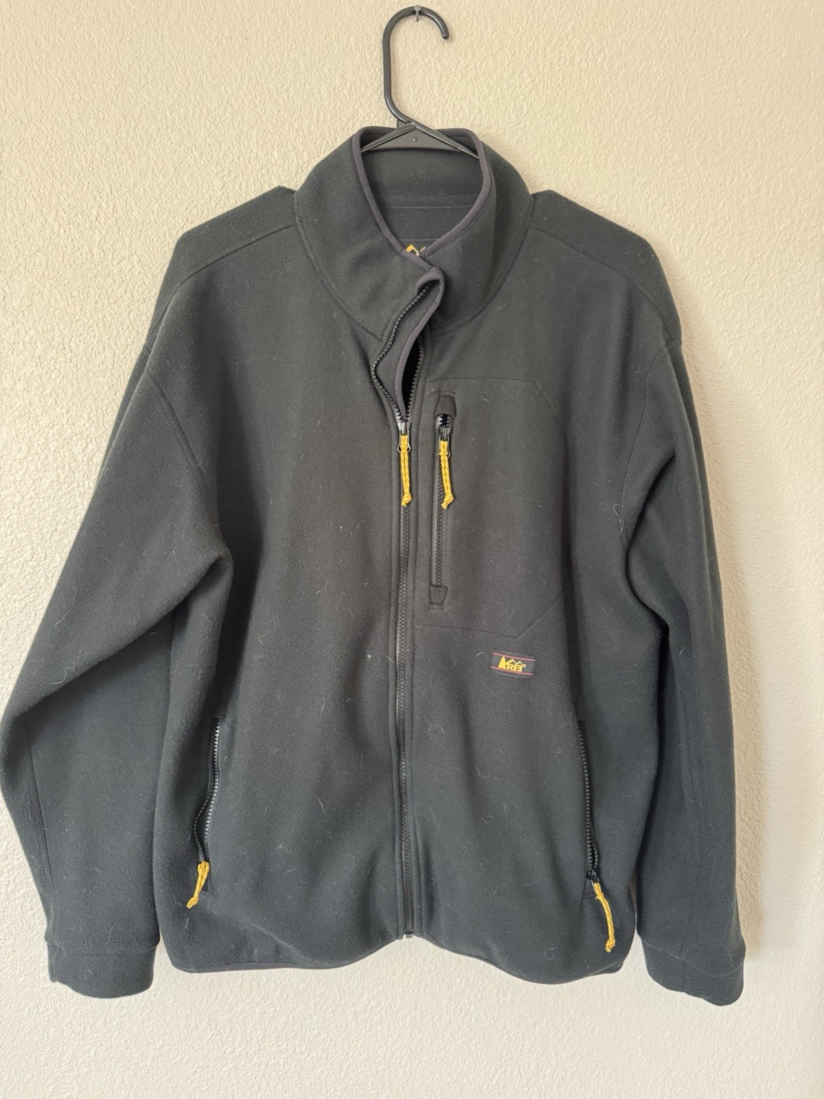 Men&rsquo;s Medium Black Full Zip Hiking