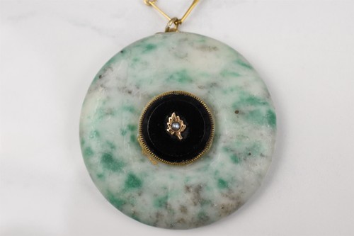 19" Gold Chain with Pearl & 38mm Chang Hi Jade Disc Pendant w/ Black Onyx Center - Picture 7 of 14