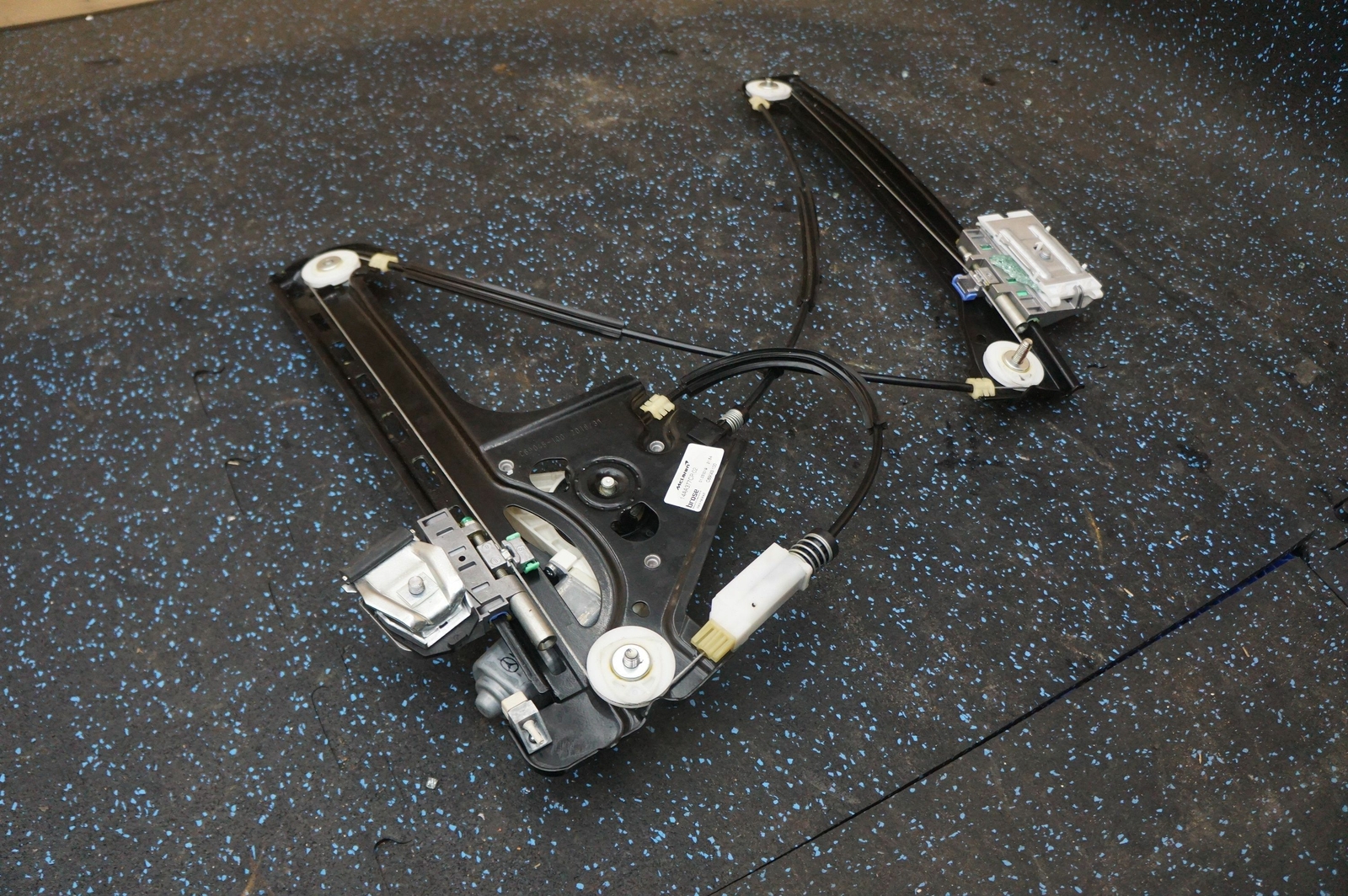 Left Driver Door Window Regulaor & Motor Assembly OEM 14AA377CP.02 McLaren 720S