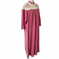 Vanity Fair Pink Robe Size L Zipper Front Fleece Floral Embroidery Vintage 1980s