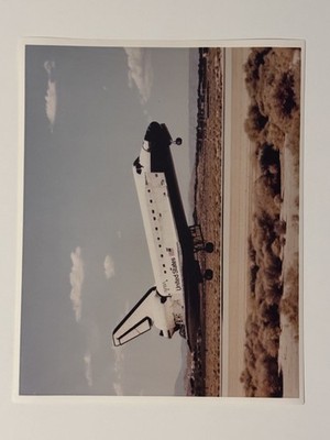 NASA STS-64 Shuttle Discovery Landing After Lidar Mission Press Photo