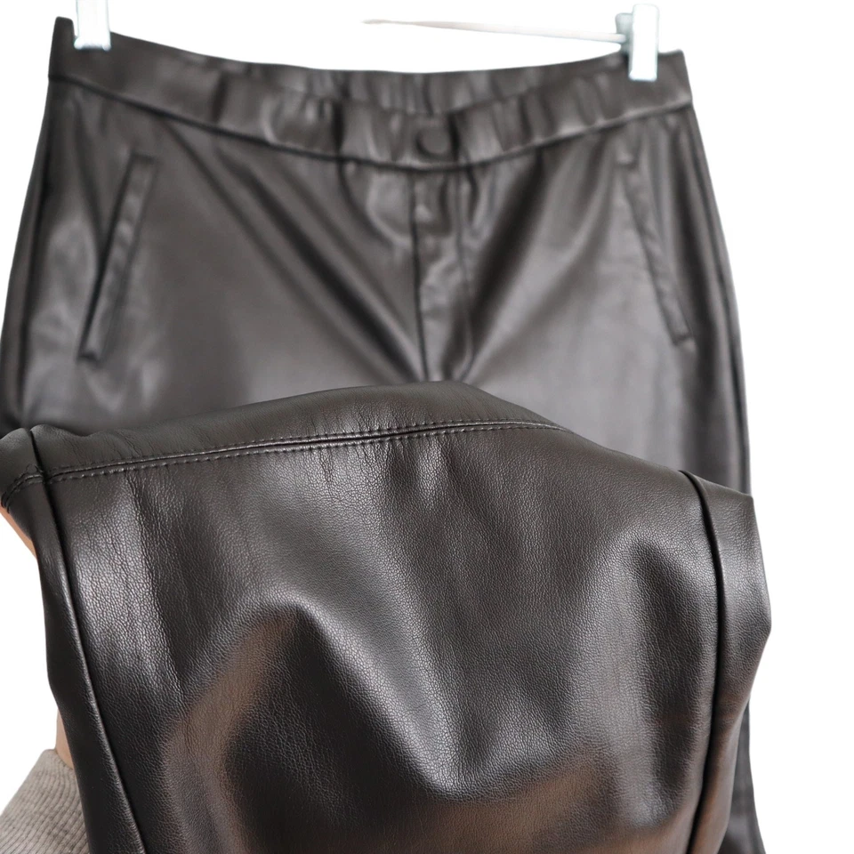 Calça Cato Feminina Couro Sintético Moto Pull On Tamanho Grande Preta Motociclista Grunge Punk - Imagem 3 de 4