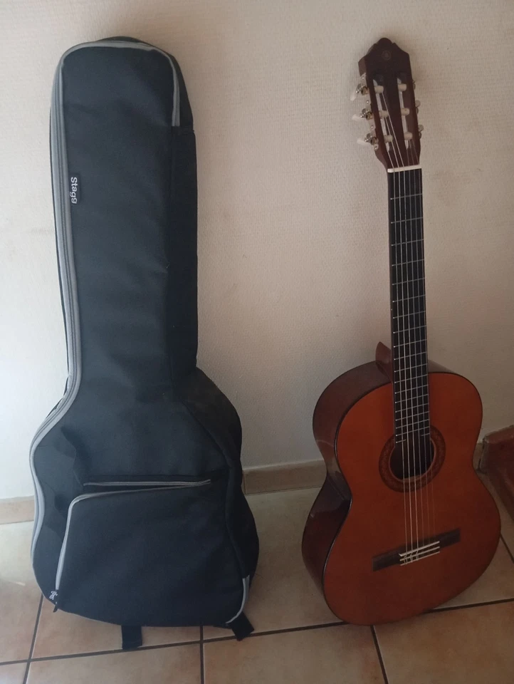 guitare Yamaha C40 + housse - Photo 1/1