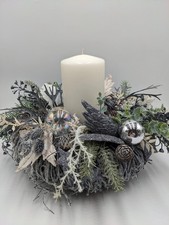 Adventskranz Kugel Zapfen Flügel grau