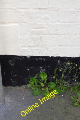 Foto 6x4 Benchmark auf dem ehemaligen Spread Eagle Pub, Norton Street Grantha c2014