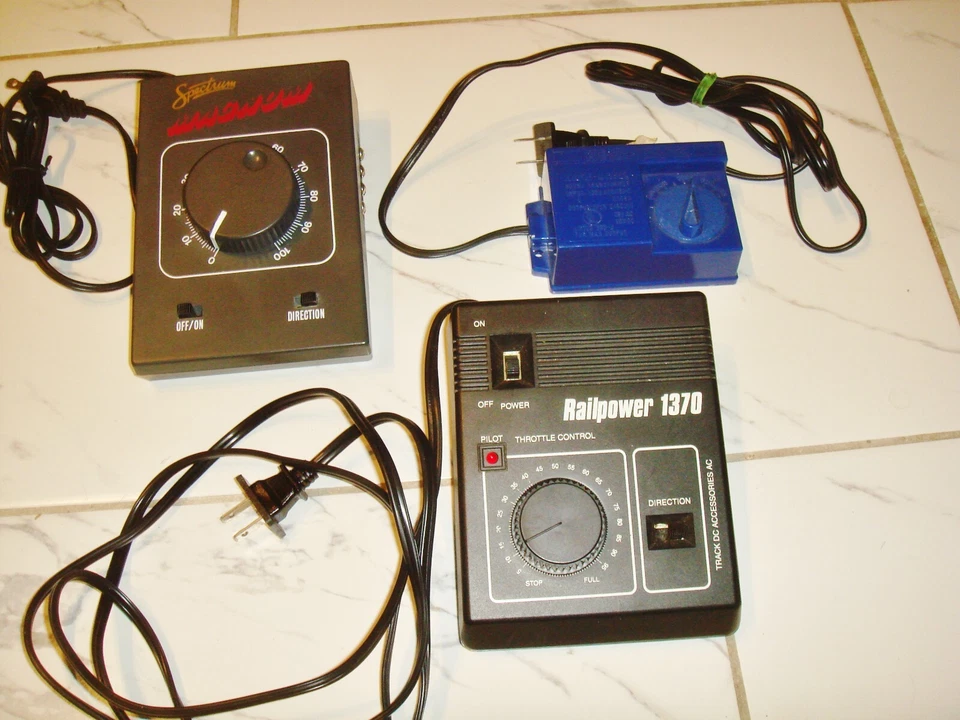 3 Hobby Transformers  Railpower 1370  Spectrum 44-6681  Life-Like  Model Train - Image 2 of 4