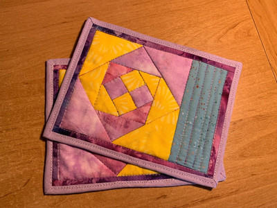 Handgefertigtes Paar Wendebecher Teppiche. Patchwork. Gesteppte Untersetzer Baumwolle.