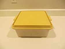 Tupperware Vintage Square Cake Carrier Base  1241-6 w/Lid 242-5 Harvest Gold