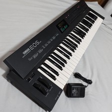 YAMAHA EOS DS55 FM Digital Synthesizer Keyboard 200 Voices w/ AC Adapter 100V