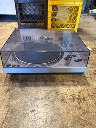 Vintage Technics SL-1650 Direct Drive Automatic Turntable Stacking Spindle READ