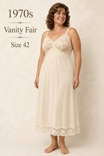 Vintage 70s Vanity Fair Antron III Full Slip Cream Lace Size 42 USA