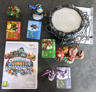 Skylanders Giants Bundle Nintendo Wii Game Starter Pack Portale e Carte Figure