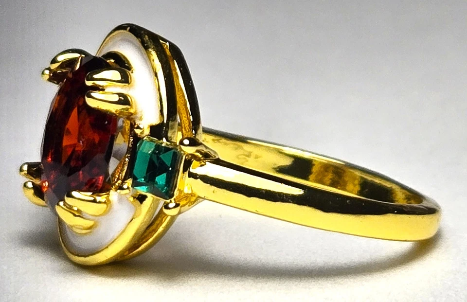 Vintage Art Deco Style Oval Lab Created Garnet & Emerald with White Enamel Ring - Image 3 of 4