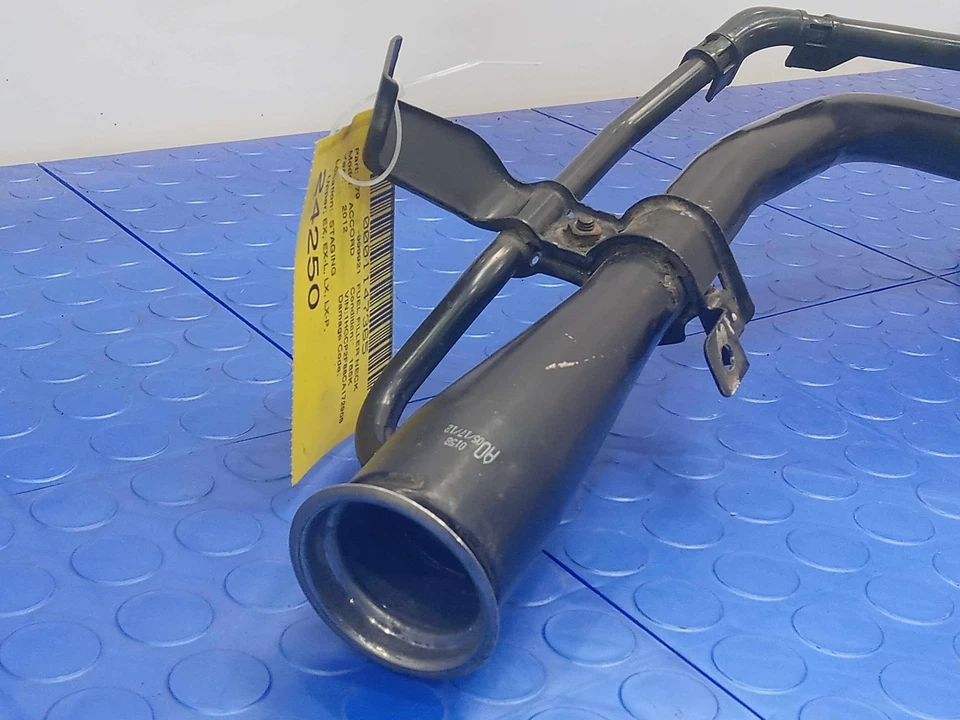 Tubo de llenado de cuello de llenado de combustible Honda Accord 2008-2012 OEM 17661TA0A00 Foto 2 de 4