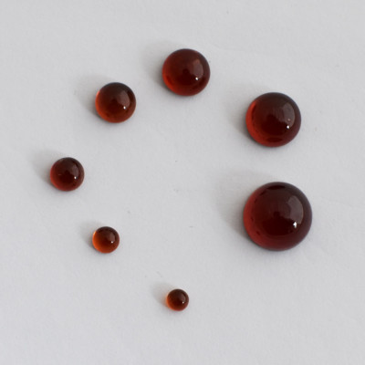 Hessonit Granat Rund Cabochon 3,4,5,6,8,10 mm, Klasse AA, zur Schmuckherstellung