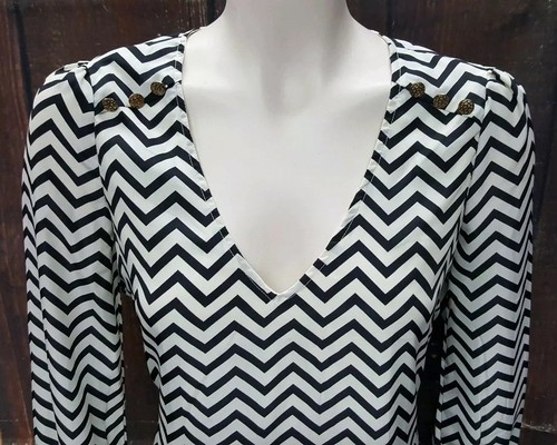 Vestido para mujer XTAREN S negro blanco estampado geométrico mini manga larga espalda abierta - Imagen 3 de 12