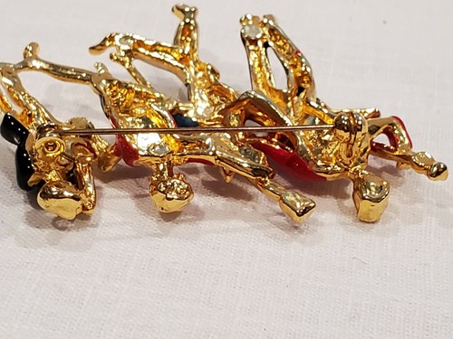 Musical Group Sweater Pin Guitars Singer Saxophone Goldtone Enamel 2.75"x2.25" - Afbeelding 6 van 9