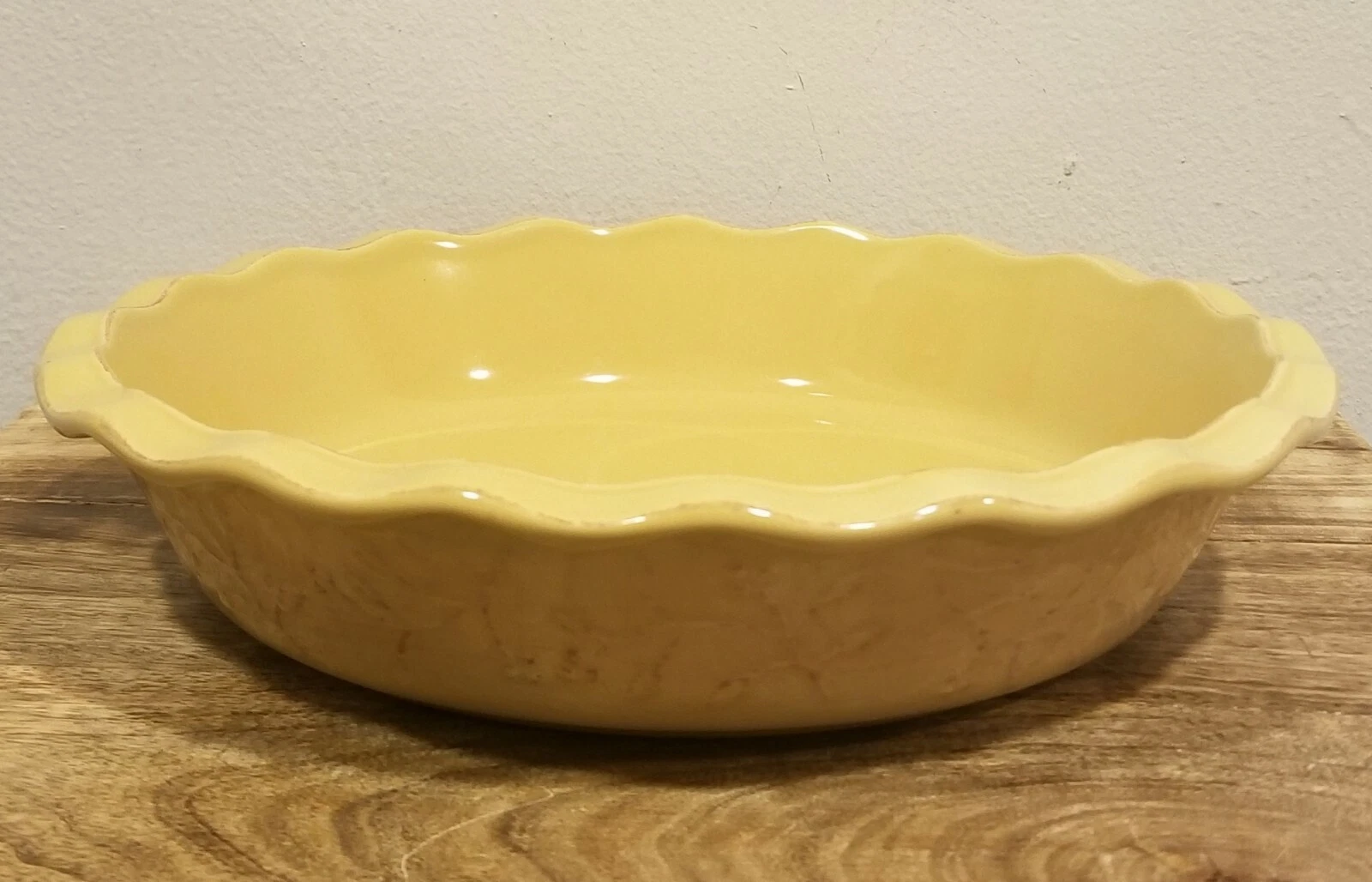 Signature Housewares Incorporated Stoneware Pie Dish / Mustard Yellow / 10.25"
