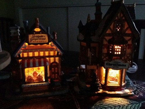 Figurine Lemax "Tannenbaum Christmas Shoppe" - Pour Village De Noël Animé Et Lumineux - Collection édition Limitée