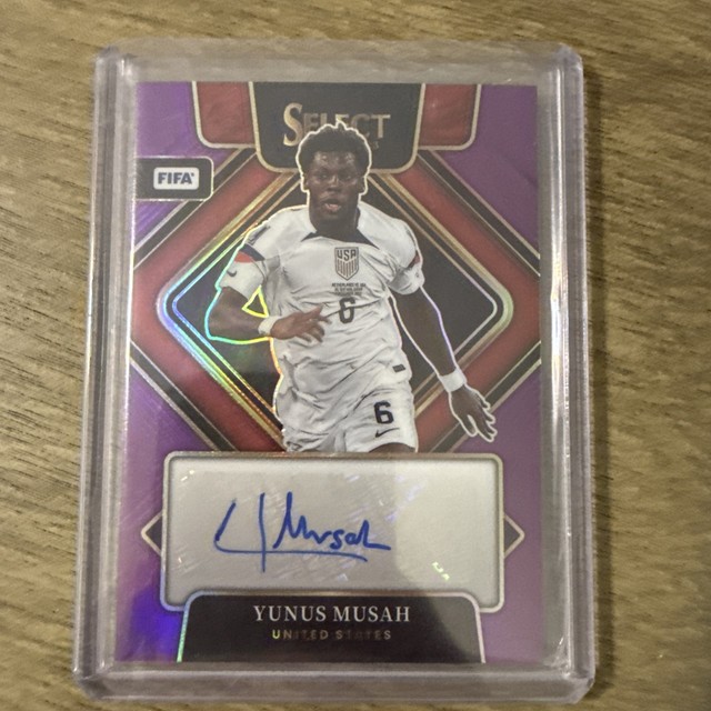 2022-23 Panini Select FIFA - Signatures Yunus Musah #S-YM Purple Prizm /49 Auto