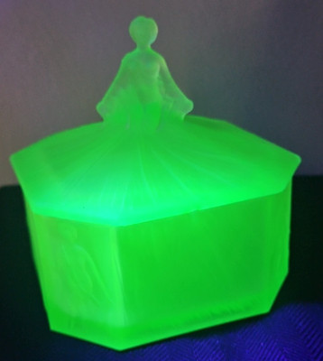 Vintage PARIS RAMSES NY~Nude Lady~ Green Uranium Satin Glass Vanity Powder jar