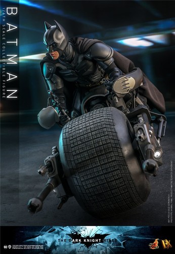 Hot Toys Batman: The Dark Knight Rises Batmotorcycle 1:6 scale collection - Picture 8 of 14