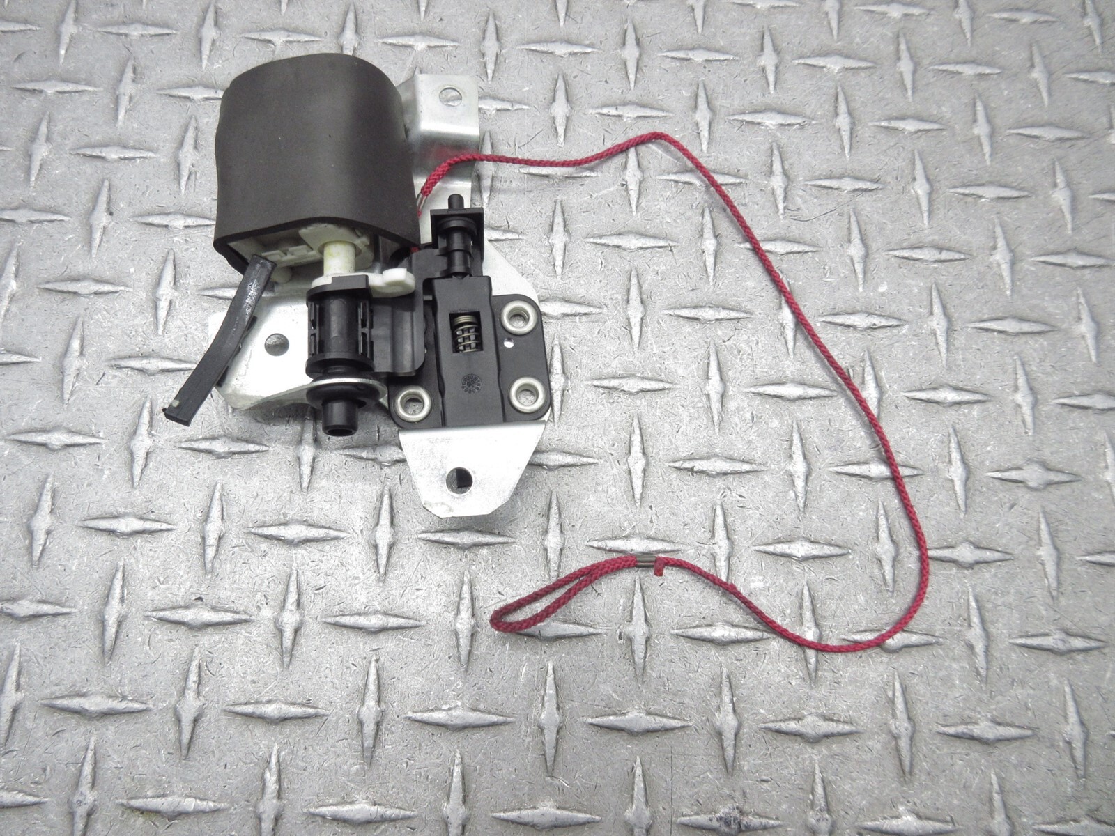 2008 Ferrari F430 Spider 68663100 Glove Box Compartment Lock Servo Actuator