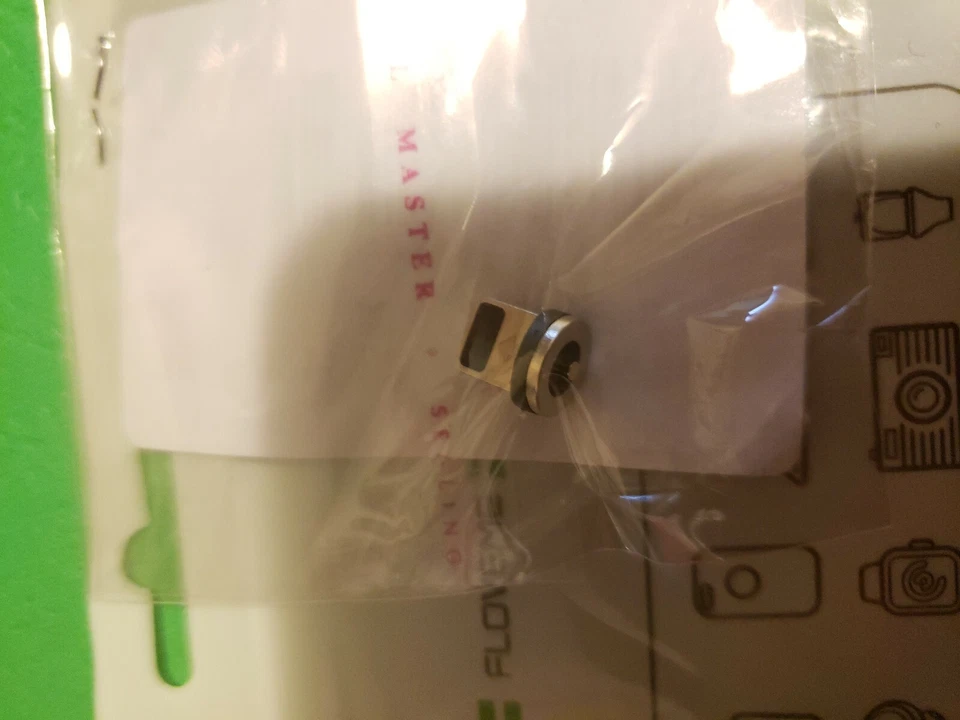 Floveme magnetic cable with Iphone Charger - Image 4 of 4