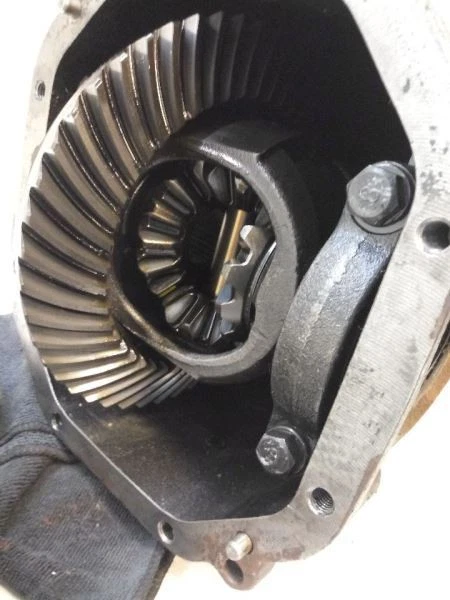 2009-2011 Hyundai Genesis 4dr Sdn 4.6L V8 REAR DIFFERENTIAL OEM USED 2.9:1 - Image 2 of 4