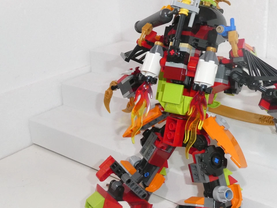 LEGO NINJAGO: Construido Samurai Mech (9448) Raro Con Combinación Verde Foto 3 de 4