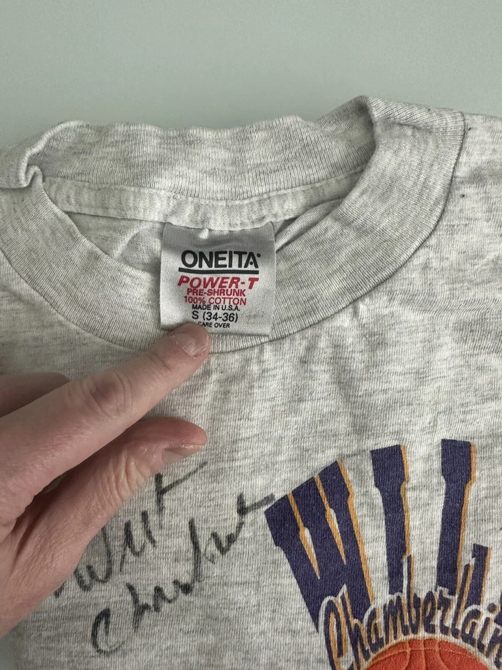 Wilt Chamberlain signed shirt from his Restaurant - Rare HTF - Image 3 of 4