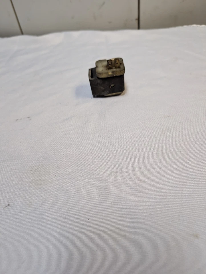 79 YAMAHA XS400 2F XS1100 RELÉ 2H7-81950-10-00 Foto 2 de 4