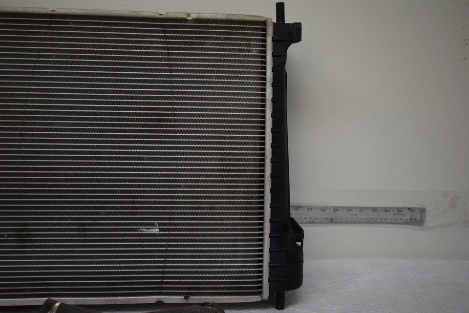 Jaguar XK8 1997 4,0 L V8 radiador fabricante original de fábrica Foto 3 de 4