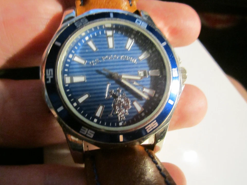 VINTAGE U.S. POLO ASSN WATCH BLUE DIAL BLUE BEZEL MEN'S FITS 8 1/2" WRIST OFC-S - Image 3 of 4