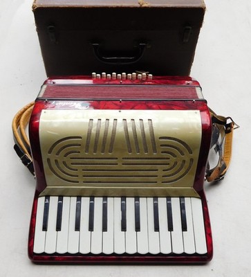 Vintage Atlas Century Accordion Red with Case Works Made in Italy 8 / 78