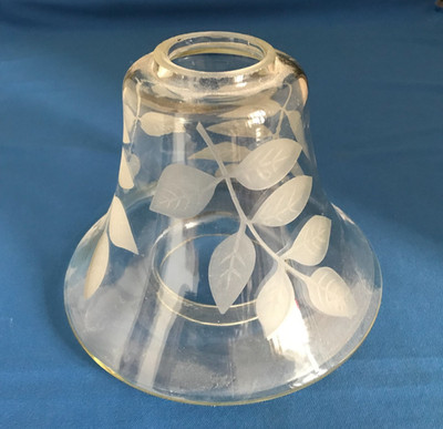 Vintage Lampenschirm aus Glas in Glockenform säuregeätzt mit Blättern (um 1920er-30er Jahre)