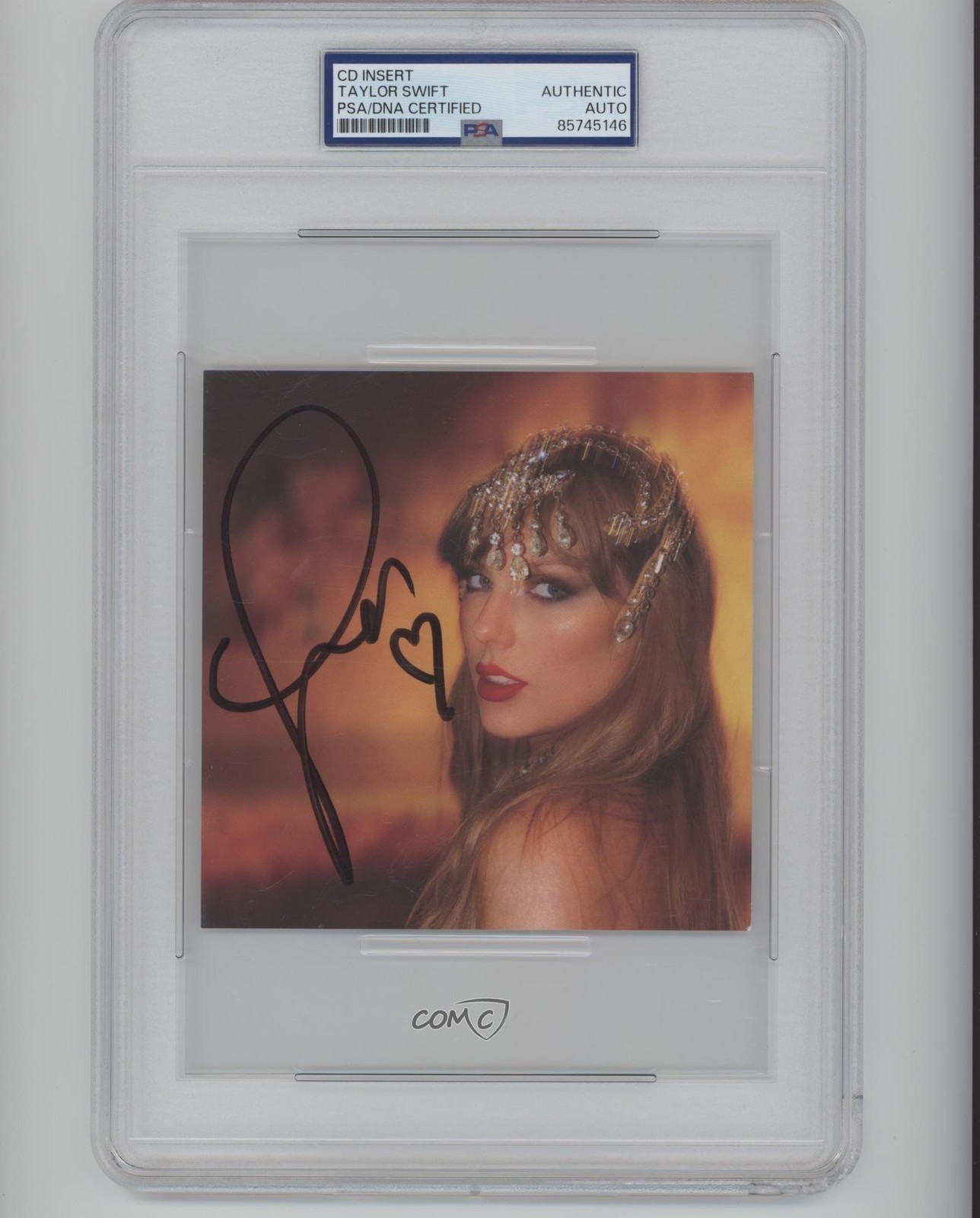 PSA/DNA Entertainment Authenticated Taylor Swift (CD Cover) Auto 0it8