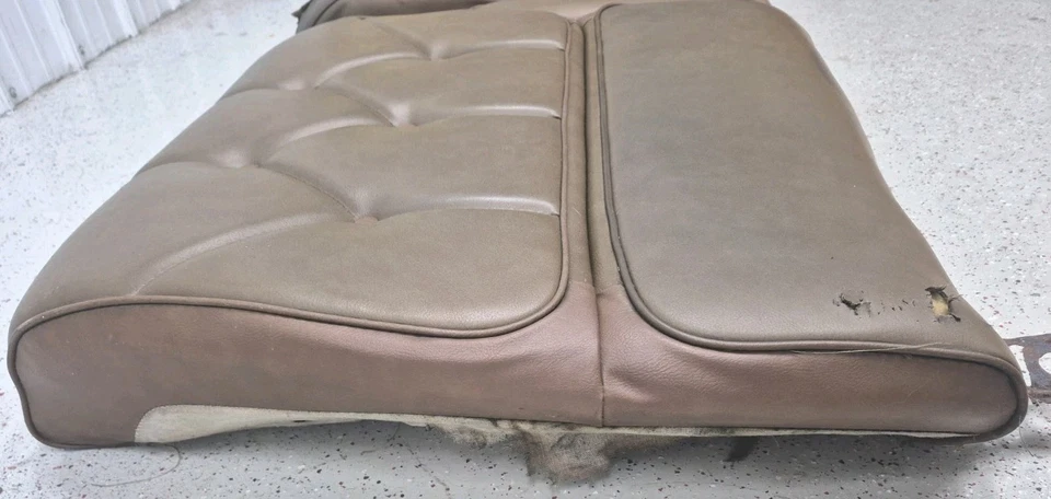 71 72 73 Buick Riviera Etapa 1 GS Asiento Trasero Superior Cojín Marco Cola Barco 1971 Foto 4 de 4