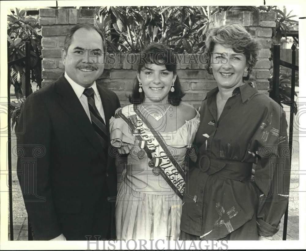 1988 Press Photo LULAC Feria de Las Flores Cici Rodriguez and her parents, Texas