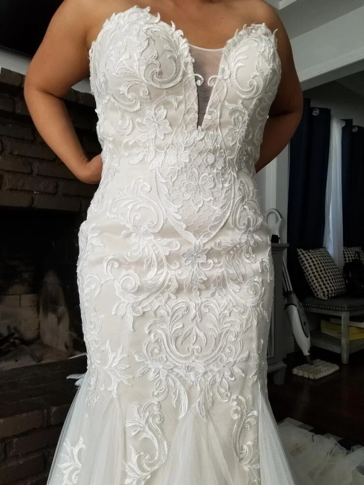 Vestido de novia Alfred Angelo ajustado y acampanado talla 6 Foto 4 de 4