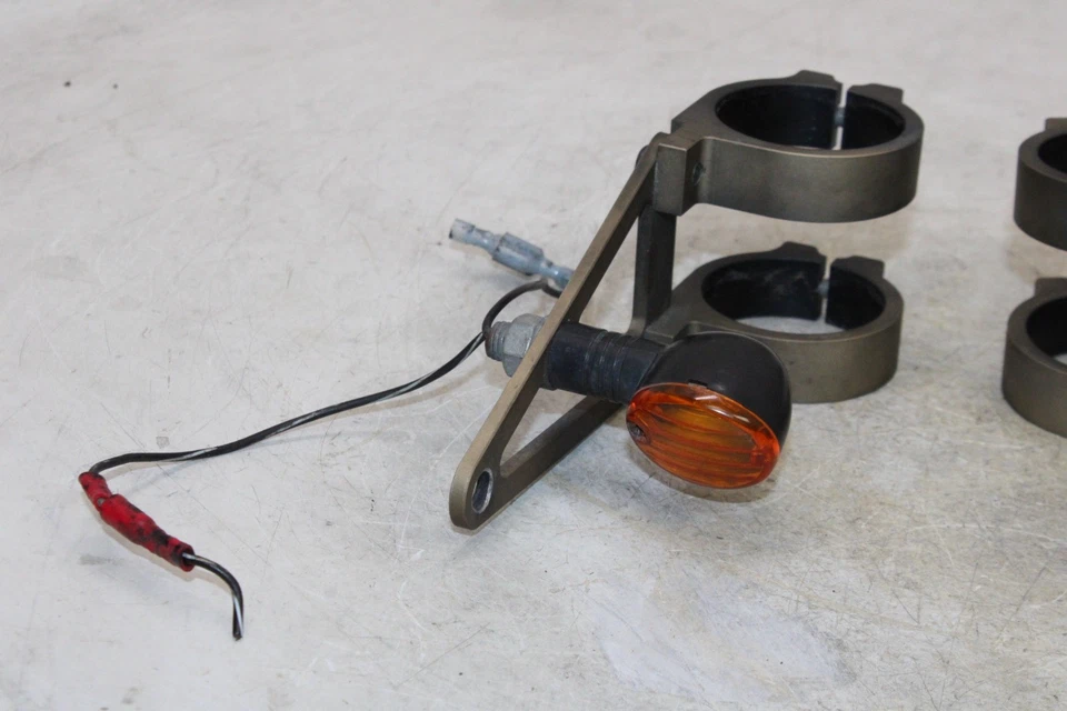 03-06 HONDA CBR600RR INTERMITENTES DELANTEROS IZQUIERDO DERECHO LUCES INDICADORES Foto 3 de 4