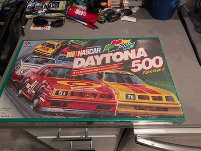 Milton Bradley Official NASCAR Daytona 500 Race Board Game 2+ Players Age 10+