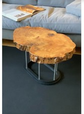 Sofatisch - Foto und Video -  Baumscheibe veredelt mit Epoxidharz. 75cm x 46cm