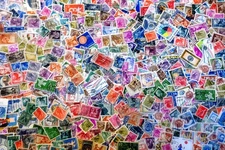 ITALY MIXED STAMPS off paper mixture/kiloware 3 oz.(84 grams) D