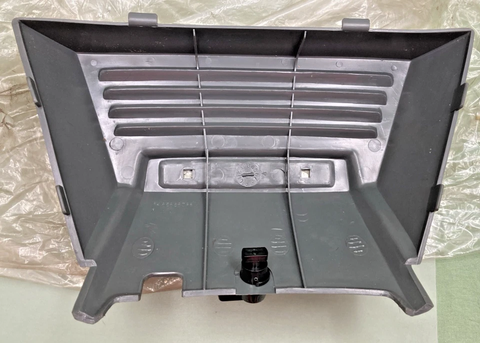 Nueva tapa de la cubierta del tanque genuina Honda 17611-HA8-680ZA, gris espacioso, 86-87 TRX250 Foto 3 de 4