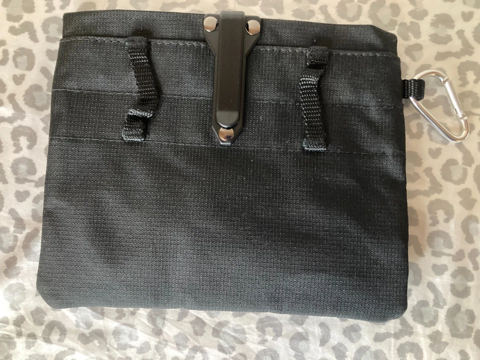 Сумка для лакомств PetSafe спортивная (черная) - помощь для дрессировки собак/щенков 2 кармана + карабин - Изображение 2 из 4