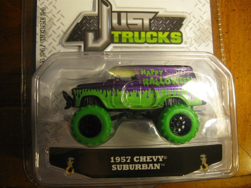JUST TRUCKS HAPPY Halloween 57 SUBURBAN and 06 titan - Bild 2 von 4