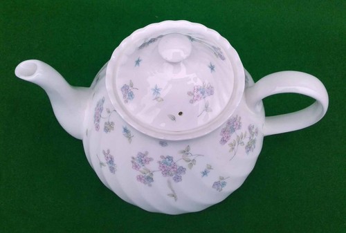 WEDGWOOD “APRIL FLOWERS” PART TEA & DINNER SERVICE SELECTION. - Picture 12 of 97