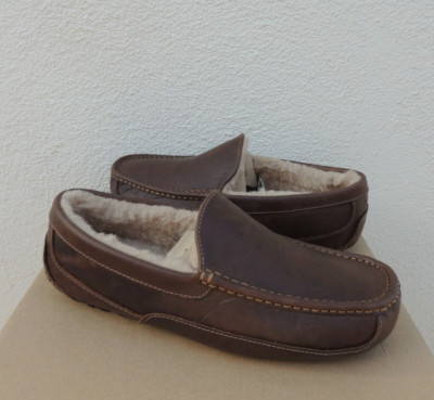 UGG ASCOT WIDE TAN LEATHER/ SHEEPWOOL SLIPPERS, MEN US 9 3E/ EUR 42 ~ NIB